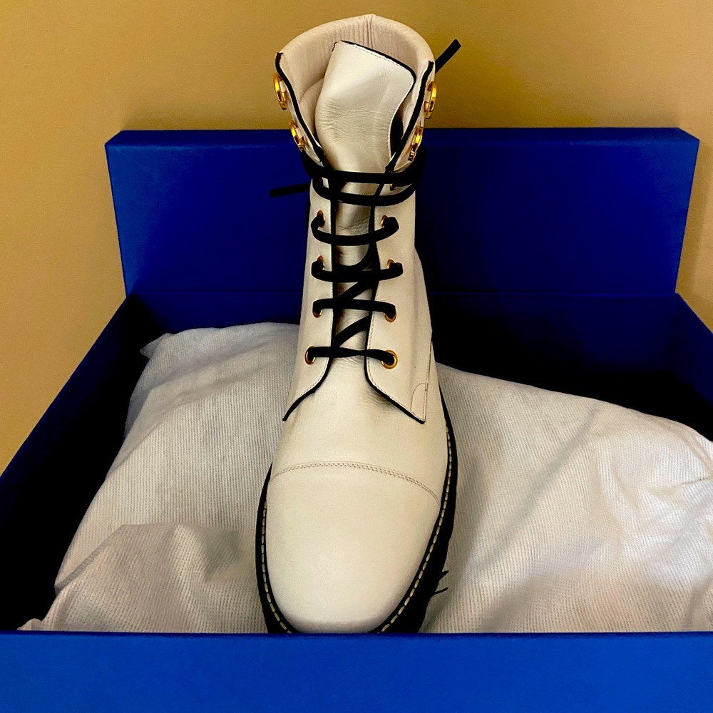 NEW Stuart Weitzman Boots Lexy , Size 9
